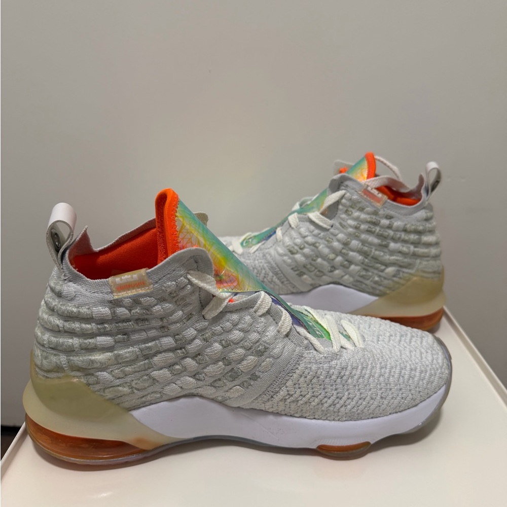 Nike LeBron 17s youth size 7/women’s 8.5